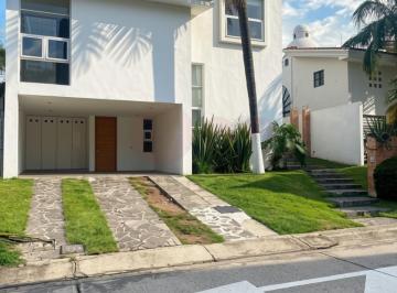 Casa de 4 habitaciones, Zapopan · Casa en Venta en Puerta de Hierro, Zapopan, Jalisco