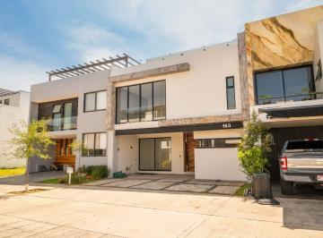 Casa en condominio de 5 habitaciones, Zapopan · Casa de 5 Recámaras Solares Altanza Zona Real