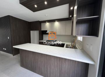 Casa · 112m² · 3 Recámaras · 2 Estacionamientos · Casa en Renta Frente a Parque 3 Pisos