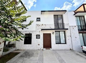 Foto 1 · Casa en Renta en Torre de Piedra, Juriquilla, Condominio con Alberca