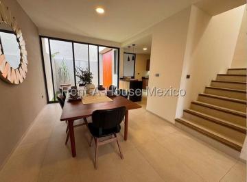 Casa · 136m² · 3 Recámaras · 2 Estacionamientos · Casa en Venta en Zire con Amenidades y Acceso Controlado Rah2330