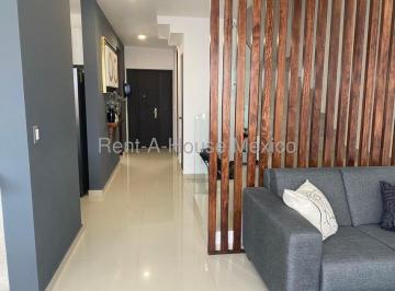 Casa · 180m² · 3 Recámaras · 2 Estacionamientos · Casa en Renta con Roof Garden y Amenidades Cerca de El Refugio Rah824