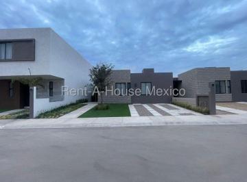 Casa · 90m² · 2 Recámaras · 2 Estacionamientos · Puerta Real Casa Nueva en Venta con 2 Recámaras y Jardín en Corregidora Rah2235