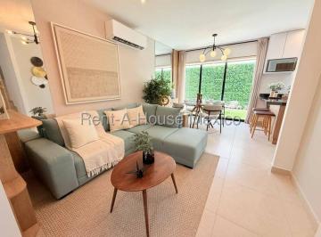 Casa · 107m² · 3 Recámaras · 2 Estacionamientos · Zire Casa en Venta con Jardín y 3 Recámaras en Potencial Rah281