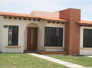 Casa · 85m² · 3 Recámaras · 2 Estacionamientos · Casa en Preventa en Tequisquiapan con 3 Recámaras y Alberca Rah2689