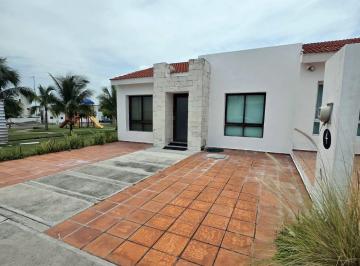 Casa de 2 habitaciones, Alvarado · Casa de un Nivel y Dos Habitaciones, Fracc con Cerrado con Casa Club