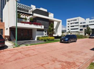 Casa · 487m² · 5 Recámaras · 5 Estacionamientos · Se Vende Casa en Zona Plateada Pachuca, Rincón Esmeralda Residencial