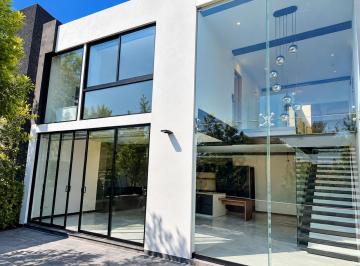 Casa · 280m² · 2 Recámaras · 2 Estacionamientos · Casa - Zona Esmeralda