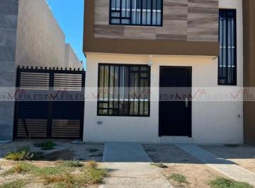 Casa · 90m² · 3 Recámaras · 2 Estacionamientos · Casa en Renta en La Puerta