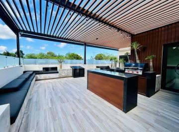 Casa · 420m² · 4 Recámaras · 2 Estacionamientos · Casa en Venta en Arbolada Cancún | Doble Terreno | Rooftop | 4 Recámaras