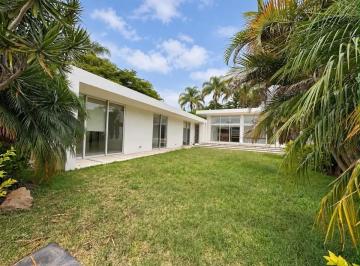 1 · Casa de un Nivel con Jardín Propio en Jardines de Ahuatepec, Zona Norte de Cuernavaca