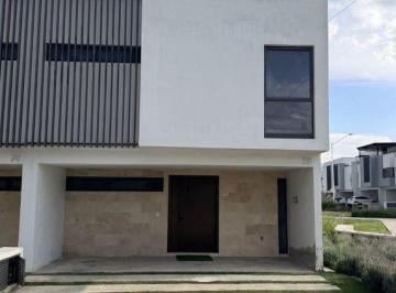 Casa · 155m² · 3 Recámaras · 2 Estacionamientos · Casa en Renta en Coto en Tossá Residencial, San Pedro Tlaquepaque