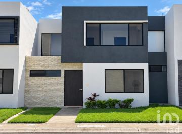 Casa · 90m² · 3 Recámaras · 1 Estacionamiento · Casa en Renta en La Querencia Residencial Veracruz C749