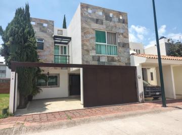 Casa · 200m² · 3 Recámaras · 2 Estacionamientos · ¡Casa en Venta en Residencial Santa Fe Ii!