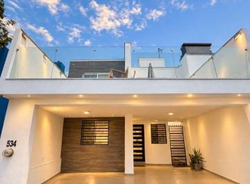 Casa de 4 habitaciones, García · Casa en Renta en Las Lomas Sector Jardines con 4 Recamaras