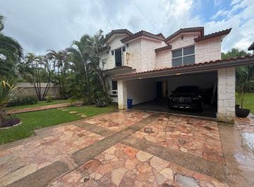 Casa de 4 habitaciones, Benito Juárez · Casa en Venta en Residencial Campestre, Cancún | 1,900 m² de Terreno