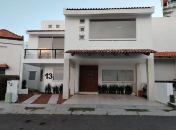 Casa en condominio de 3 habitaciones, Querétaro · Casa de 250 m² con 3 Recámaras en Renta en Centro Sur