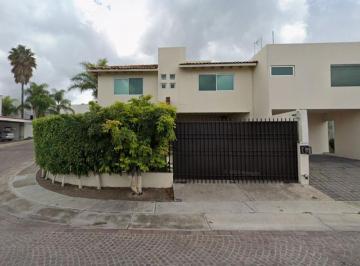 Casa de 6 habitaciones, Querétaro · Venta de Hermosa Propiedad Ubicada en Cumbres del Lago Juriquilla, Queretaro!