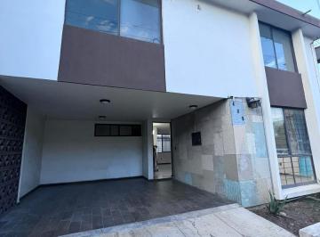 Casa · 3 Recámaras · 2 Estacionamientos · Casa en Renta Semi - Equipada en Col. Linda Vista - Guadalupe