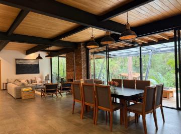 Casa · 882m² · 4 Recámaras · Casa en Avándaro