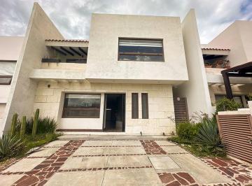 Casa en condominio de 3 habitaciones, Querétaro · Casa Amueblada en Renta Ubicada en El Fraccionamiento Altozano Querétaro
