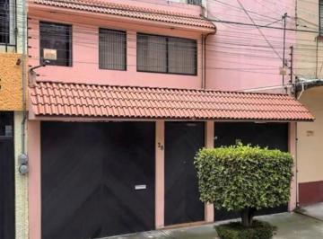 Casa de 3 habitaciones, Cuauhtémoc · Casa en Venta en Santa María La Ribera