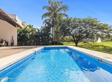 d9a8a25e591bec9305087cd59487ee11ca05e53d18ebfcd128b850206498d64e · Casa de un Nivel en Venta con Vista Al Campo de Golf