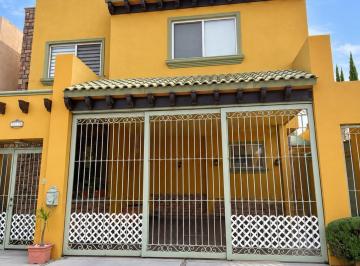 Casa · 2520m² · 3 Recámaras · 2 Estacionamientos · Casa en Venta en Bosques de Las Cumbres | Alberca Privada | Frente a Parque
