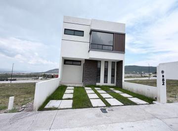 Casa de 3 habitaciones, El Marqués · Casa en Venta en Capital Sur | París 82 | Excelente Distribución y Amenidades de Lujo