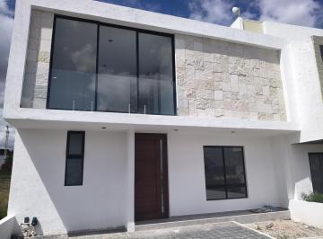 Casa · 165m² · 4 Recámaras · 2 Estacionamientos · Casa en Venta en Juriquilla, Querétaro | 4 Recámaras