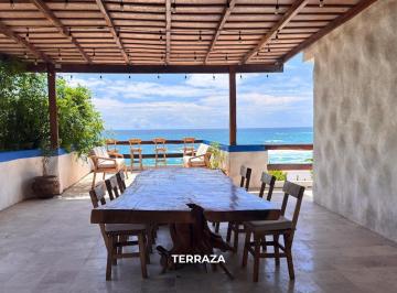 Casa · 300m² · 3 Recámaras · 1 Estacionamiento · Casa Frente Al Mar en Venta en Playa Salchi, Oaxaca