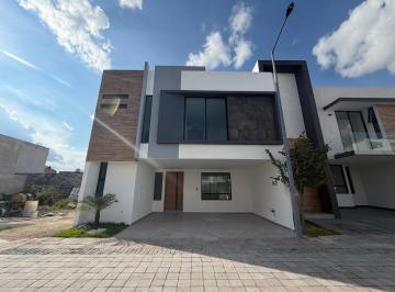 Casa · 223m² · 4 Recámaras · 2 Estacionamientos · Casa en Venta en San Pedro Cholula