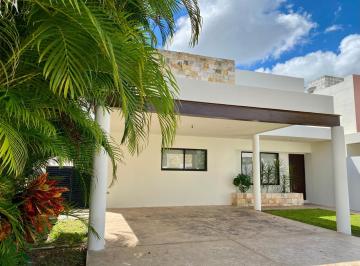 Casa de 3 habitaciones, Mérida · Renta Casa en Residencial Privado con Amenidades - 3 Hab 4 Banos