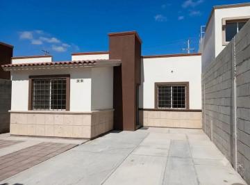 1 · Casa en Venta en Los Viñedos, 1 Piso Torreón: Espacio Familiar en Excelente Ubicación