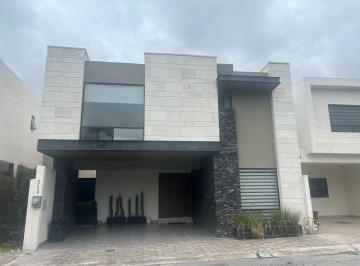 Casa de 4 habitaciones, Arteaga · Buscas Casa con Alberca en Fraccionamiento Privado en El Área Norte de Saltillo?