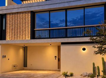Casa · 267m² · 4 Recámaras · 2 Estacionamientos · Casa en Venta en Lomas de Angelopolis III, Cascatta, Parque Mexico, Puebla.
