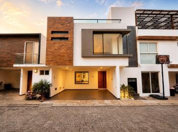Casa · 218m² · 3 Recámaras · 2 Estacionamientos · Casa en Venta en San Pedro Cholula Puebla, Fraccionamiento Privado