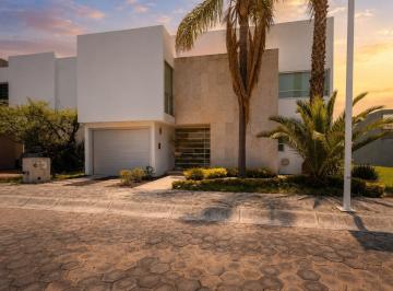 Casa · 213m² · 1 Recámara · 1 Estacionamiento · Casa en Venta en Recta a Cholula, Residencial Quetzalcoatl Amplio Jardin