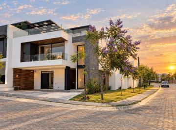 Casa en condominio · 3 Recámaras · 2 Estacionamientos · Casa en Renta en Lomas de Angelópolis II, 3 Recámaras, Rooftop y Jacuzzi