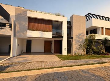 Casa · 384m² · 5 Recámaras · 2 Estacionamientos · Casa en Venta en Parque Chiapas, Cascatta, 5 Recámaras y Recámara en Planta Baja