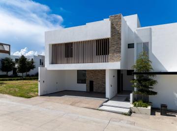 Casa · 305m² · 4 Recámaras · 2 Estacionamientos · Casa Luciana en Venta en Terranza