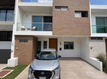 Casa de 4 habitaciones, Tlajomulco de Zúñiga · Casa en Venta en Fraccionamiento Punto Sur I