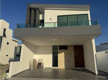 Casa 178m² Venta Fraccionamiento Marina Mazatlán · Residencia Moderna en Venta de 4 Recámaras y Roof Garden en El Delfín, Mazatlán.