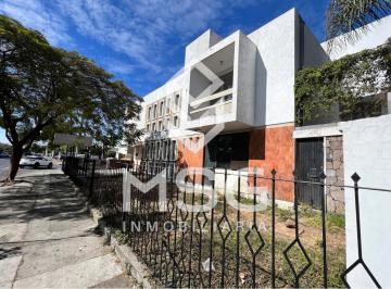 Casa uso de suelo de 4 habitaciones, Guadalajara · Oficina en Venta en Chapalita Sobre Av López Mateos – 500 m² Terreno, Uso de Suelo Mixto