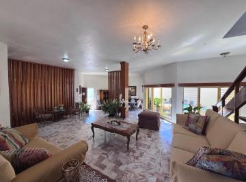 Casa · 240m² · 4 Recámaras · Casa en Fraccionamiento El Cid en Calle Cerrada
