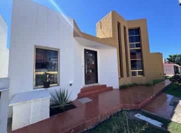 Casa · 240m² · 4 Recámaras · Casa en Fraccionamiento El Cid en Calle Cerrada