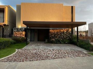 0aa09a8827c98c97b4492590f281f102952f25e2b2a06fbb167ed9ee0bd99aaf · Titulo del Anuncioresidencia de Lujo con Terraza Equipada y Jacuzzi | Altozano