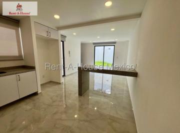 Casa · 229m² · 3 Recámaras · 2 Estacionamientos · Casa en Renta en Cuautitlan Izcalli, Bosques del Lago Gis 27 - 1049.