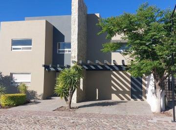 6f73356ed4817ebc393eab0e44fce81db06fad0b9f2d994b38883ed9e4291474 · Residencia de Autor en La Vista Residencial:espacio y Exclusividad en Querétaro