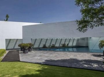 Casa · 550m² · 4 Recámaras · 6 Estacionamientos · Casa en Renta $210,000 Mtto Incluido Lomas de Vista Hermosa. Venta $4,000,000 Us.
